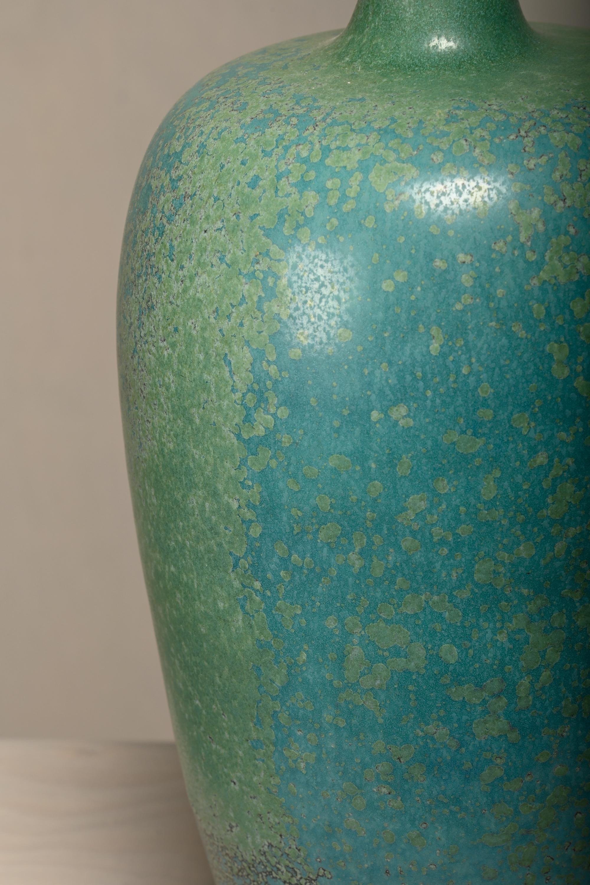 Métal Carl-Harry Stålhane lampe de table en céramique bleu / abat-jour vert pour Rörstrand, Suède en vente