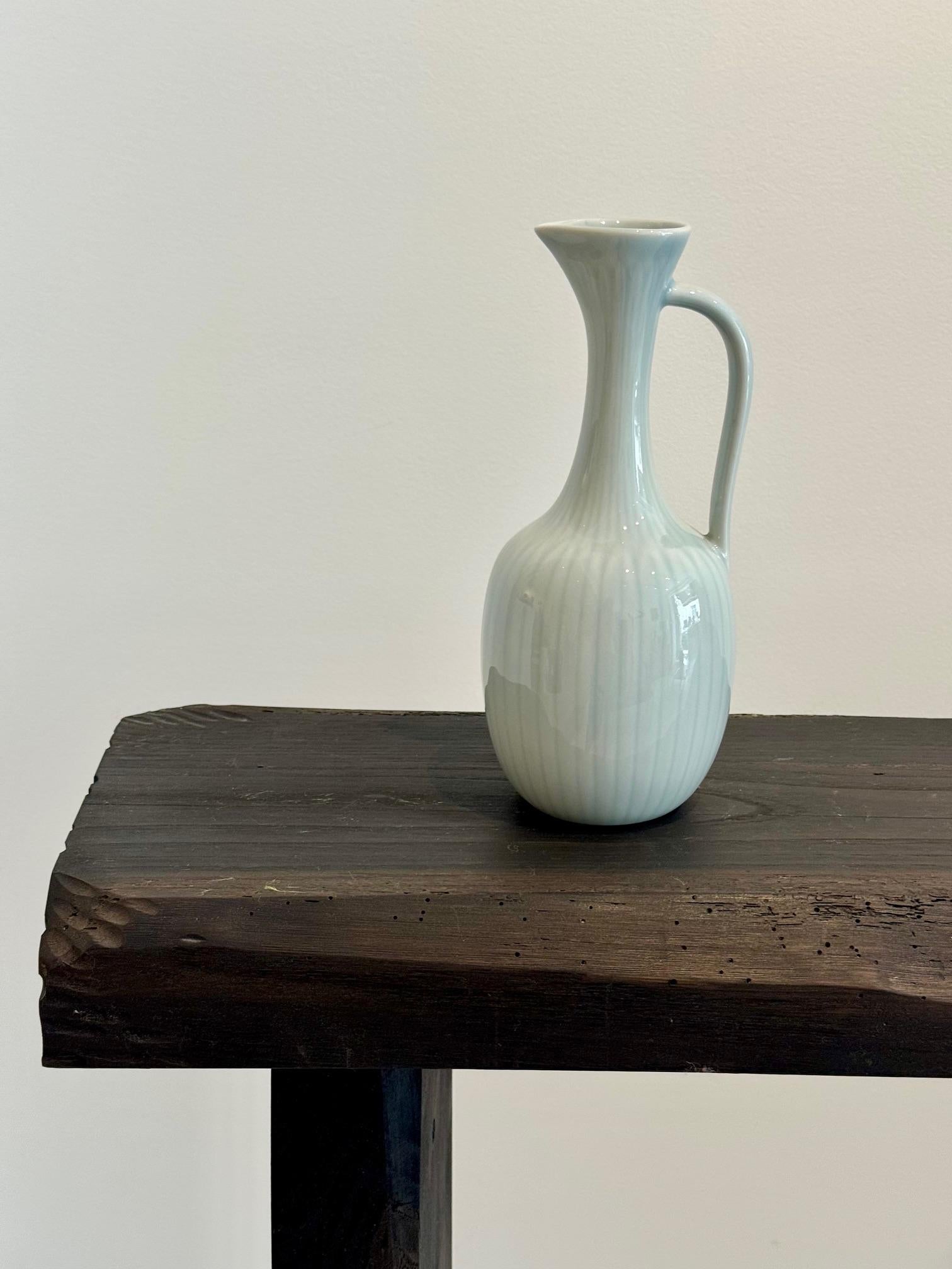 Carl-Harry Stålhane (Suecia, 1920-1990)
Jarrón jarra de porcelana de gres Carl-Harry Stålhane de Rörstrand en Suecia, años 50.
Firmado / A 24 cm X P 10 CM