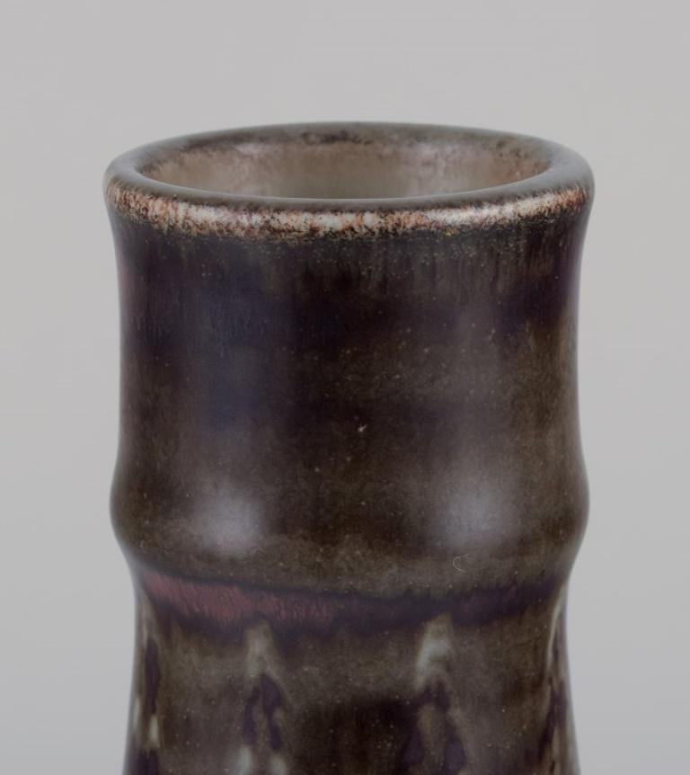 Svedese Carl-Harry Stålhane per Rörstrand Atelje. Vaso in ceramica a forma di bottiglia. Ca 1960 in vendita