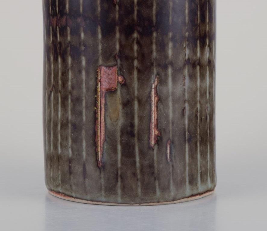 Smaltato Carl-Harry Stålhane per Rörstrand Atelje. Vaso in ceramica a forma di bottiglia. Ca 1960 in vendita