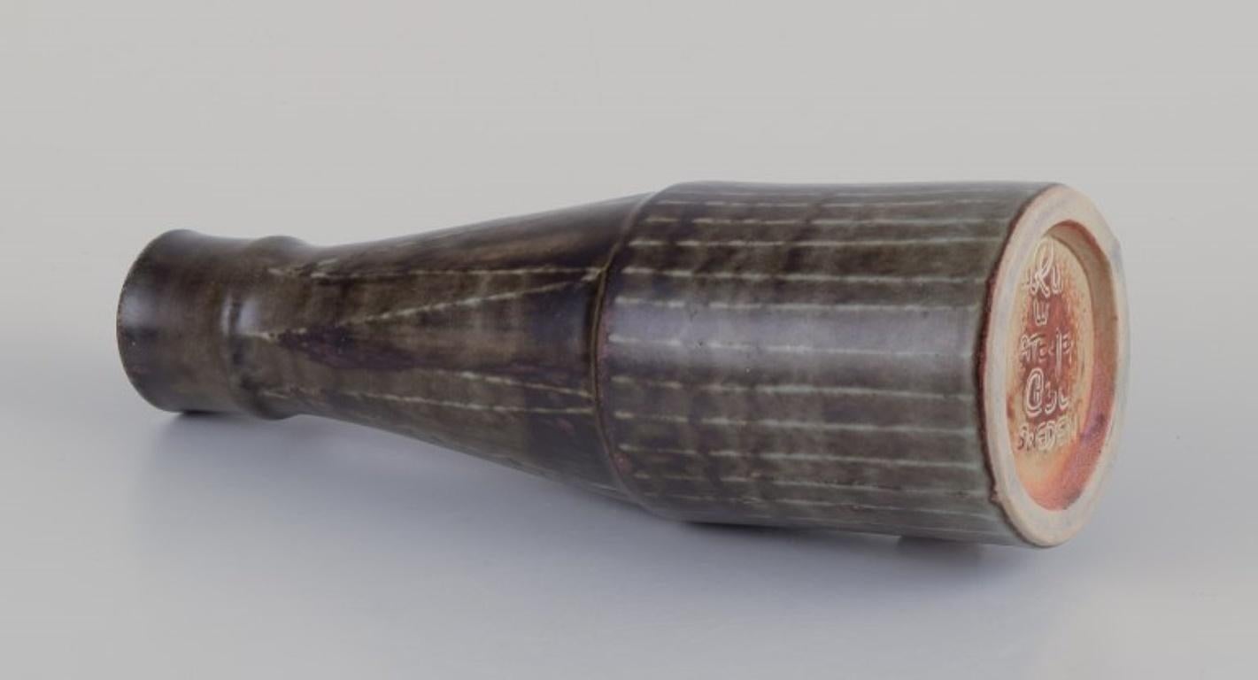 Carl-Harry Stålhane per Rörstrand Atelje. Vaso in ceramica a forma di bottiglia. Ca 1960 In condizioni ottime in vendita a København, Copenhagen