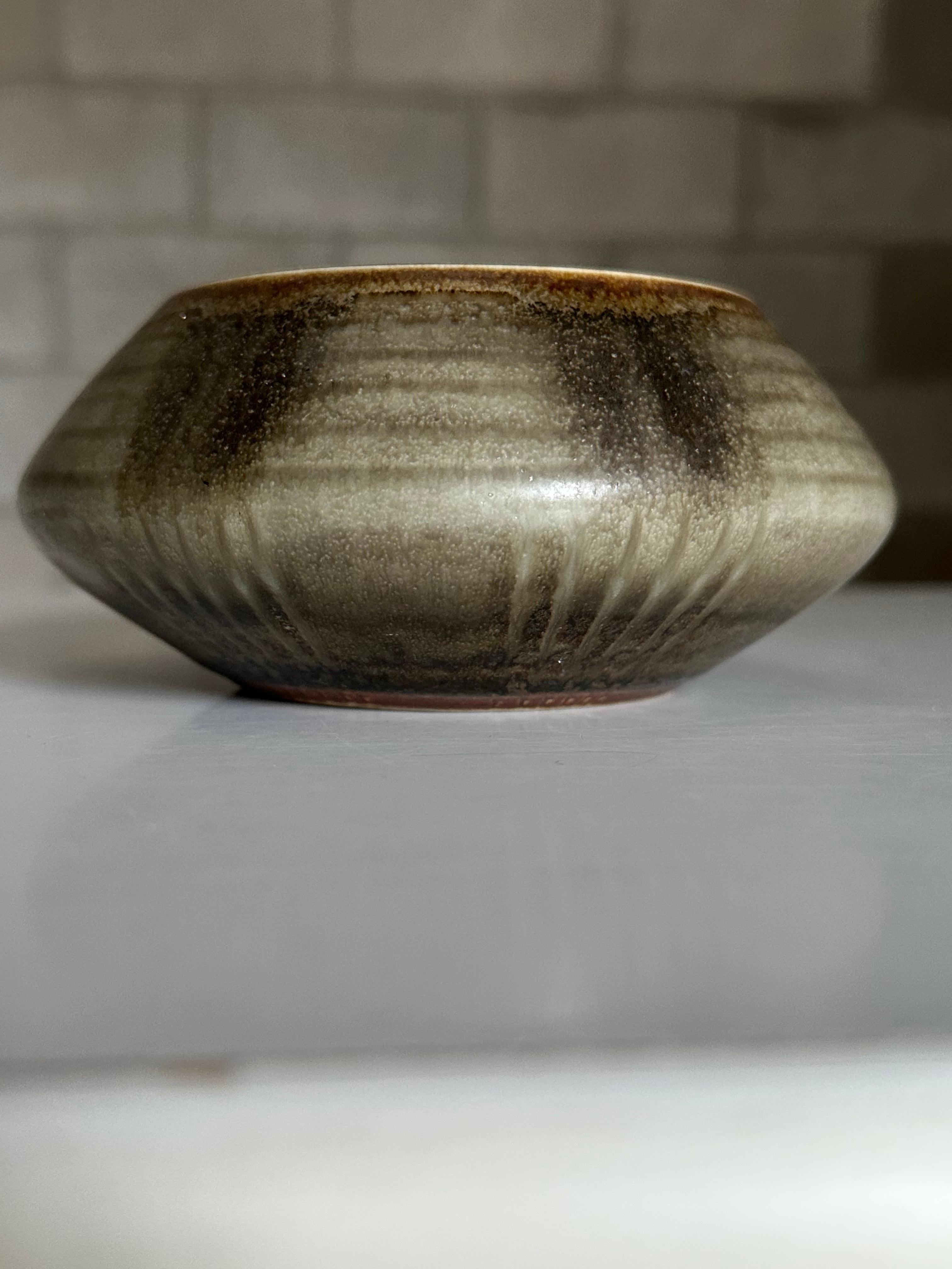 Mid-Century Modern Carl Harry Stålhane for Rörstrand Atelje Earthtone Ceramic Bowl/ Low Vase, 1950s For Sale