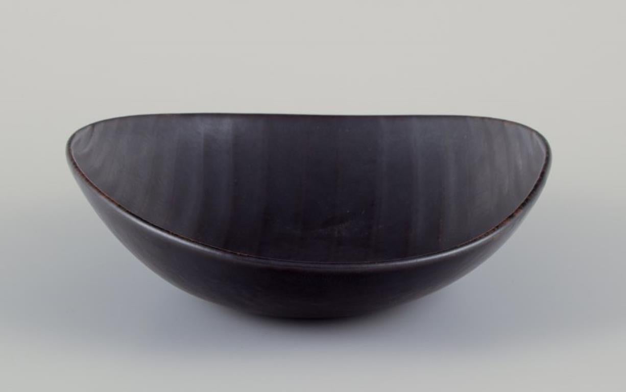 Carl-Harry Stålhane para Rörstrand. Cuenco de cerámica de diseño modernista. Escandinavo moderno en venta