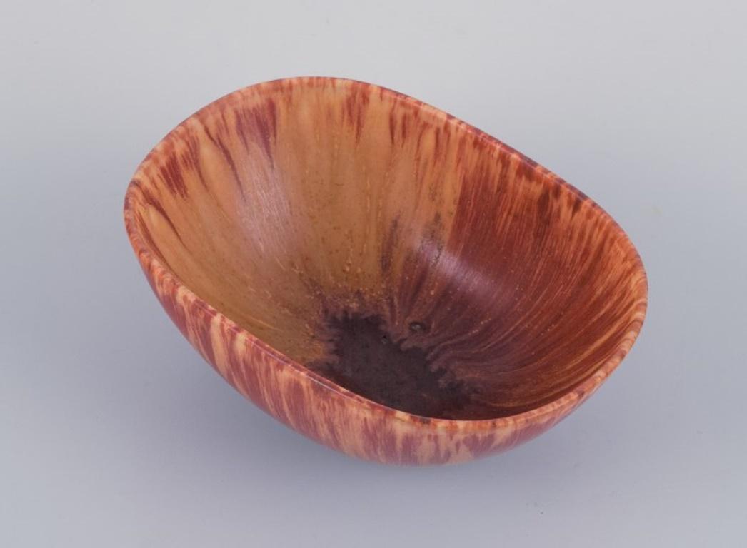 Swedish Carl Harry Stålhane for Rörstrand, ceramic bowl in shades of brown.  For Sale