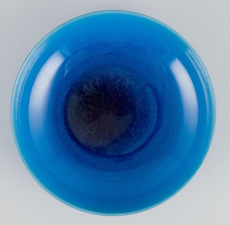 Scandinavian Modern Carl Harry Stålhane for Rörstrand. Ceramic bowl in turquoise glaze. Mid-20th C. For Sale