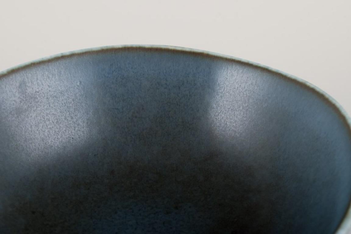 Swedish Carl Harry Stålhane for Rörstrand. Ceramic bowl on a pedestal. Mid-20th C. For Sale