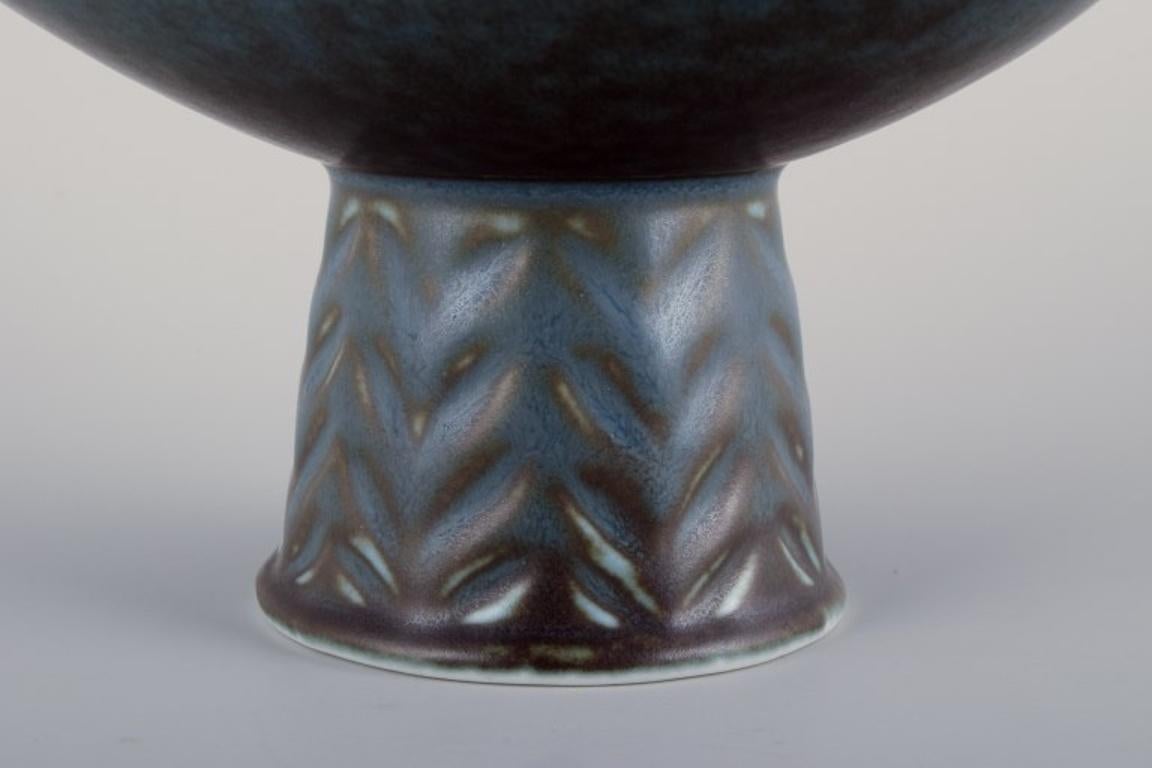 Glazed Carl Harry Stålhane for Rörstrand. Ceramic bowl on a pedestal. Mid-20th C. For Sale