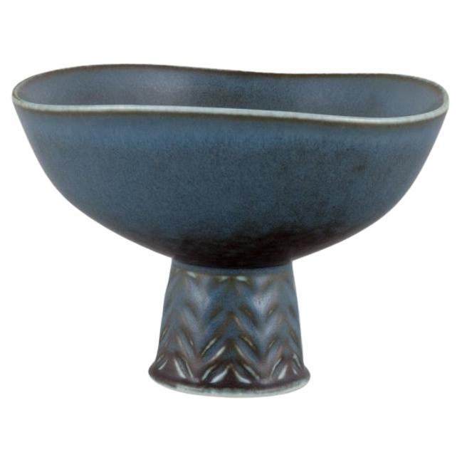 Carl Harry Stålhane for Rörstrand. Ceramic bowl on a pedestal. Mid-20th C. For Sale