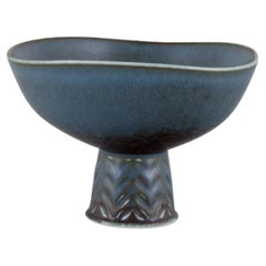 Retro Carl Harry Stålhane for Rörstrand. Ceramic bowl on a pedestal. Mid-20th C.