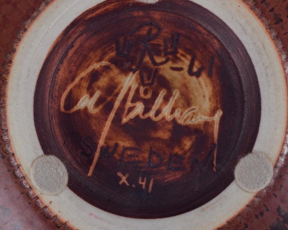 Milieu du XXe siècle Carl-Harry Stålhane pour Rörstrand, bol en céramique avec glaçure dans les tons bruns.  en vente
