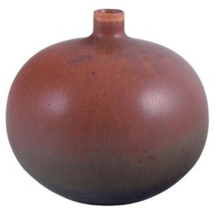 Vintage Carl Harry Stålhane for Rörstrand. Ceramic vase in a round shape.