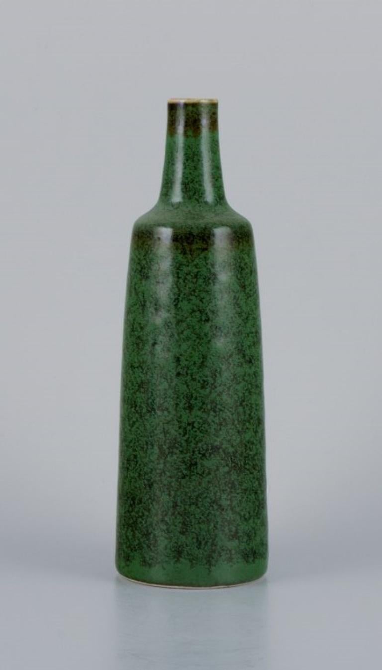 Carl-Harry Stålhane for Rörstrand, ceramic vase in green speckled glaze.
Mid-20th century.
Marked.
Perfect condition.
First factory quality.
Dimensions: H 22.8 cm x D 7.0 cm.
