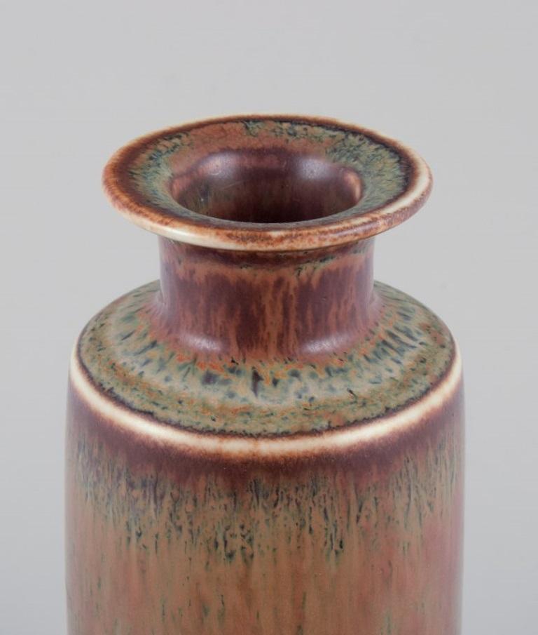 Vernissé Carl-Harry Stålhane pour Rörstrand, vase en céramique avec glaçure dans les tons de brun. en vente