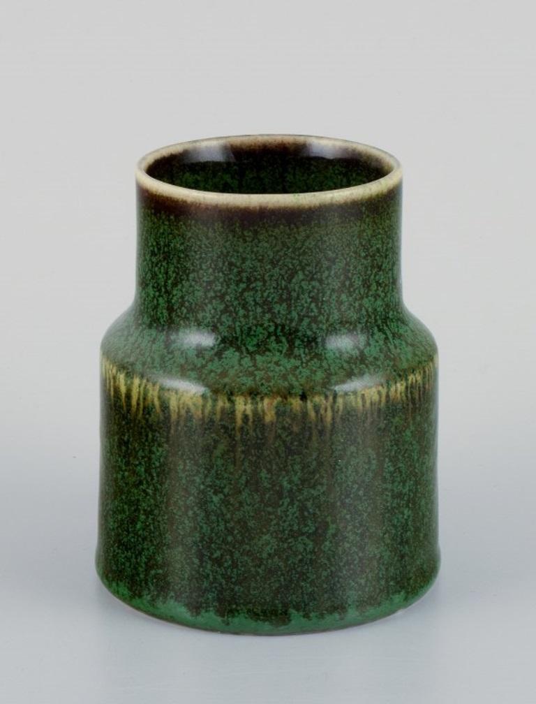 Carl Harry Stålhane (1920-1990) for Rörstrand, Sweden.
Ceramic vase with green-brown glaze.
Mid-20th century.
Marked.
In excellent condition.
First factory quality.
Dimensions: H 10.0 x D 7.5 cm.

