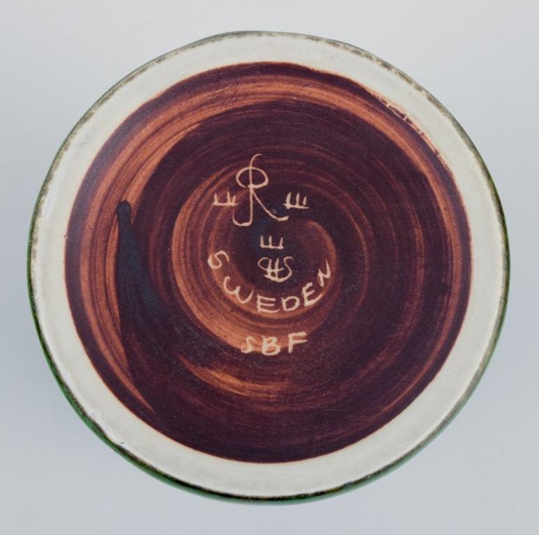 Carl Harry Stålhane für Rörstrand. Keramische Vase mit grün-brauner Glasur. (Glasiert) im Angebot