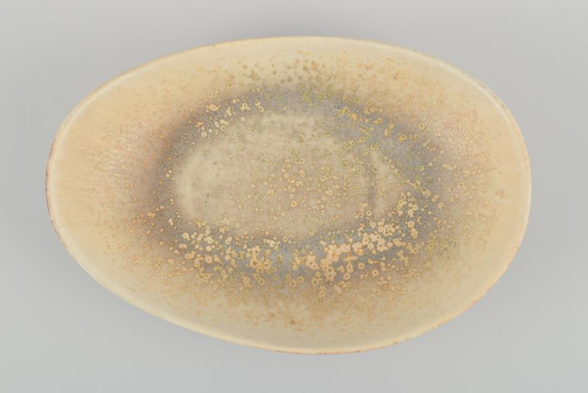 Swedish Carl Harry Stålhane for Rörstrand. Large bowl with crystal glaze. Mid-20th C. For Sale