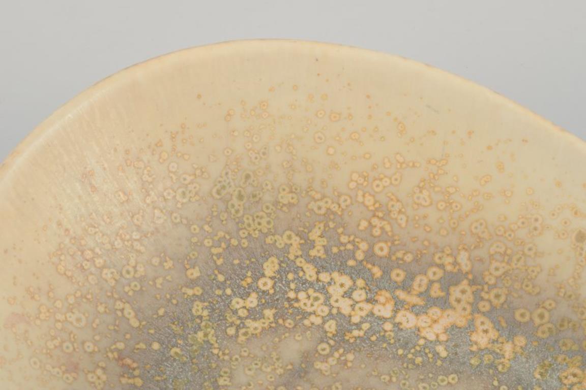 Carl Harry Stålhane for Rörstrand. Large bowl with crystal glaze. Mid-20th C. In Excellent Condition For Sale In København, Copenhagen