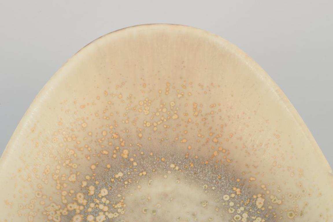 20th Century Carl Harry Stålhane for Rörstrand. Large bowl with crystal glaze. Mid-20th C. For Sale
