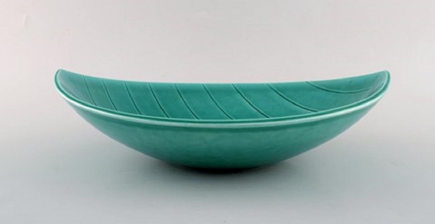 Carl-Harry Stålhane for Rörstrand. Large California bowl in glazed ceramics. Beautiful glaze in light green shades, 1950s.
In very good condition. 1st factory quality.
Stamped.
Measures: 32 x 8 cm.
