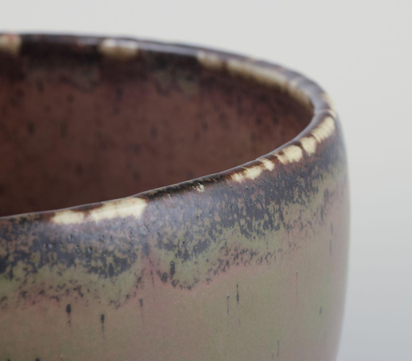 Swedish Carl Harry Stålhane for Rörstrand. Large ceramic bowl, ca. 1970 For Sale