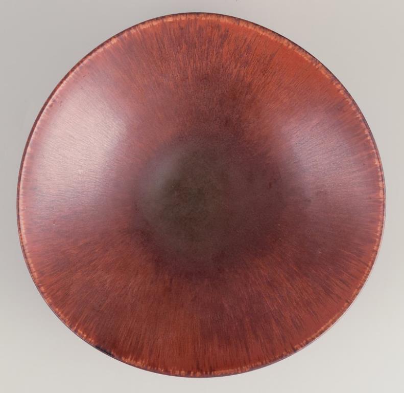 Smaltato Carl-Harry Stålhane per Rörstrand. Grande ciotola in ceramica con smalto nei toni del marrone. in vendita