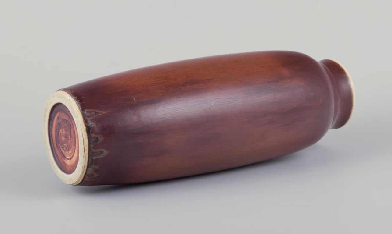 Carl Harry Stålhane pour Rörstrand. Grand vase en céramique dans les tons Brown Excellent état - En vente à Copenhagen, DK