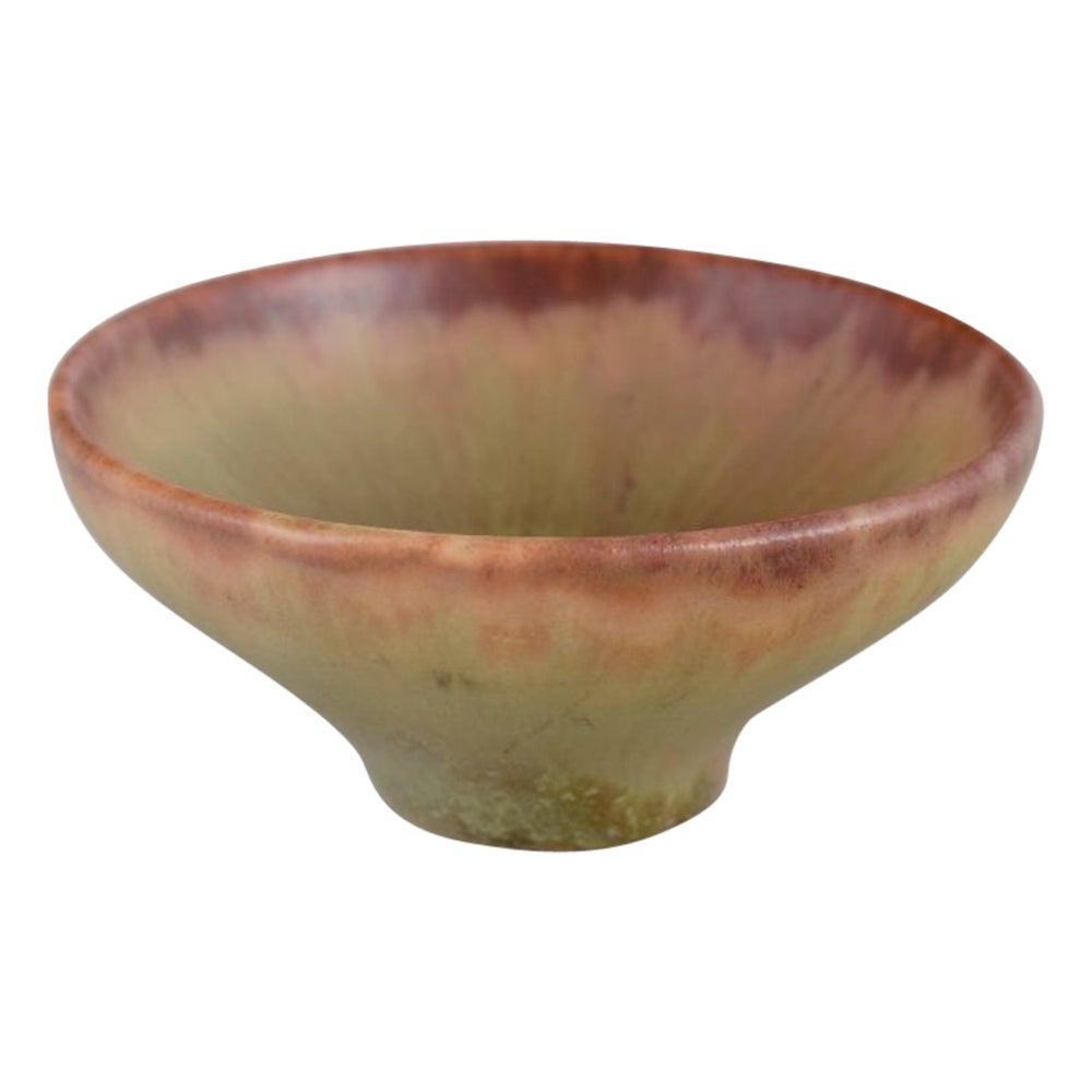 Carl Harry Stålhane für Rörstrand, Miniatur-Schale. Glasur in grünlichen Tönen. im Angebot