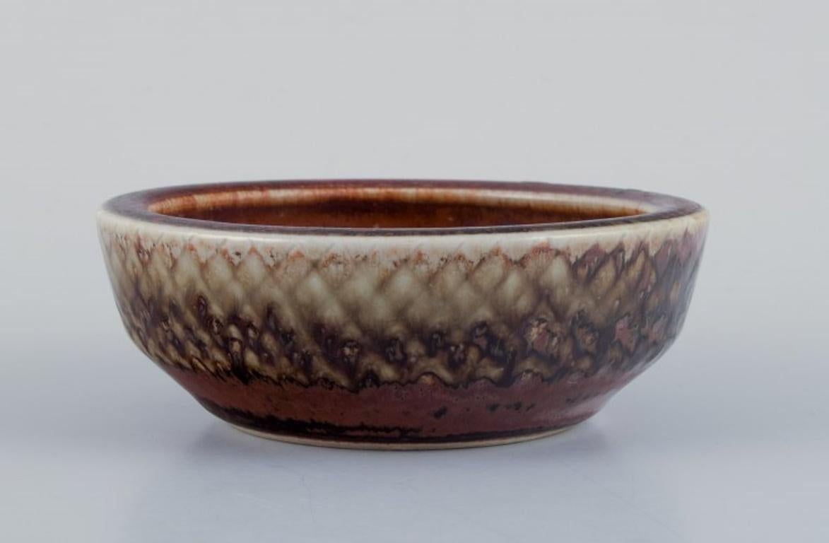 Carl Harry Stålhane for Rörstrand.
Miniature ceramic bowl in brown tones.
From the 1960s.
Marked.
In excellent condition.
Second factory quality.
Dimensions: H 3.8 cm x D 10.8 cm.