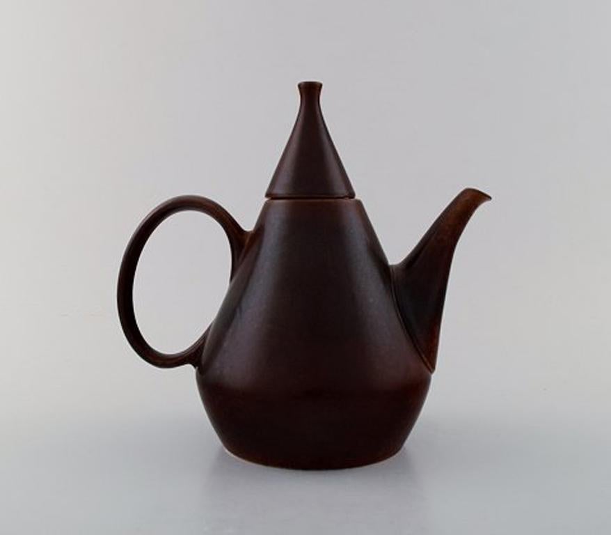 Carl Harry Stålhane for Rörstrand. Modernist tea pot with lid in glazed stoneware.
Beautiful glaze in brown shades.
In very good condition.
Measures: 22 x 22 cm.
Stamped.