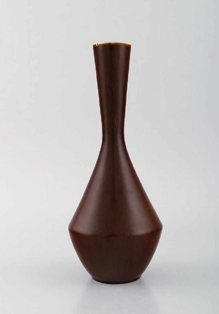 Carl Harry Stålhane for Rörstrand. Narrow neck vase in glazed ceramics. Beautiful glaze in brown shades. 
Mid-20th century.
Measures: 24 x 10 cm.
In excellent condition.
Stamped.
1st factory quality.
