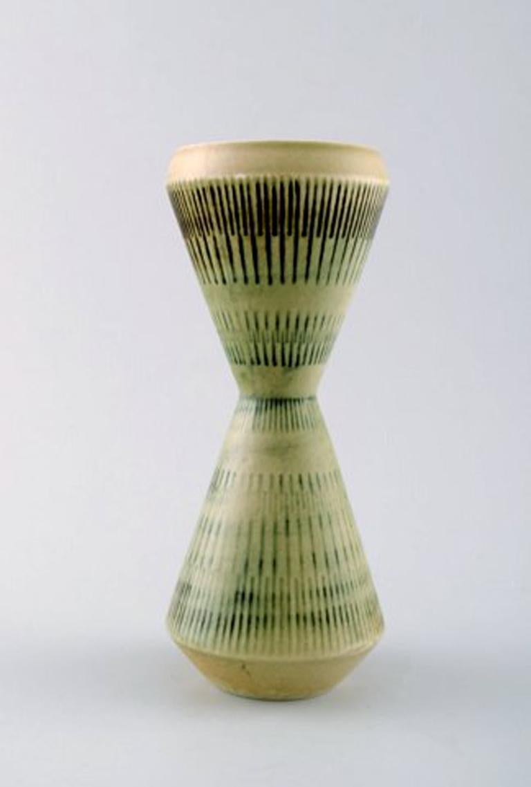 Carl-Harry Stalhane for Rorstrand / Rørstrand, ceramic vase.
Rare form.
Measures 19 cm x 8 cm.
In perfect condition.