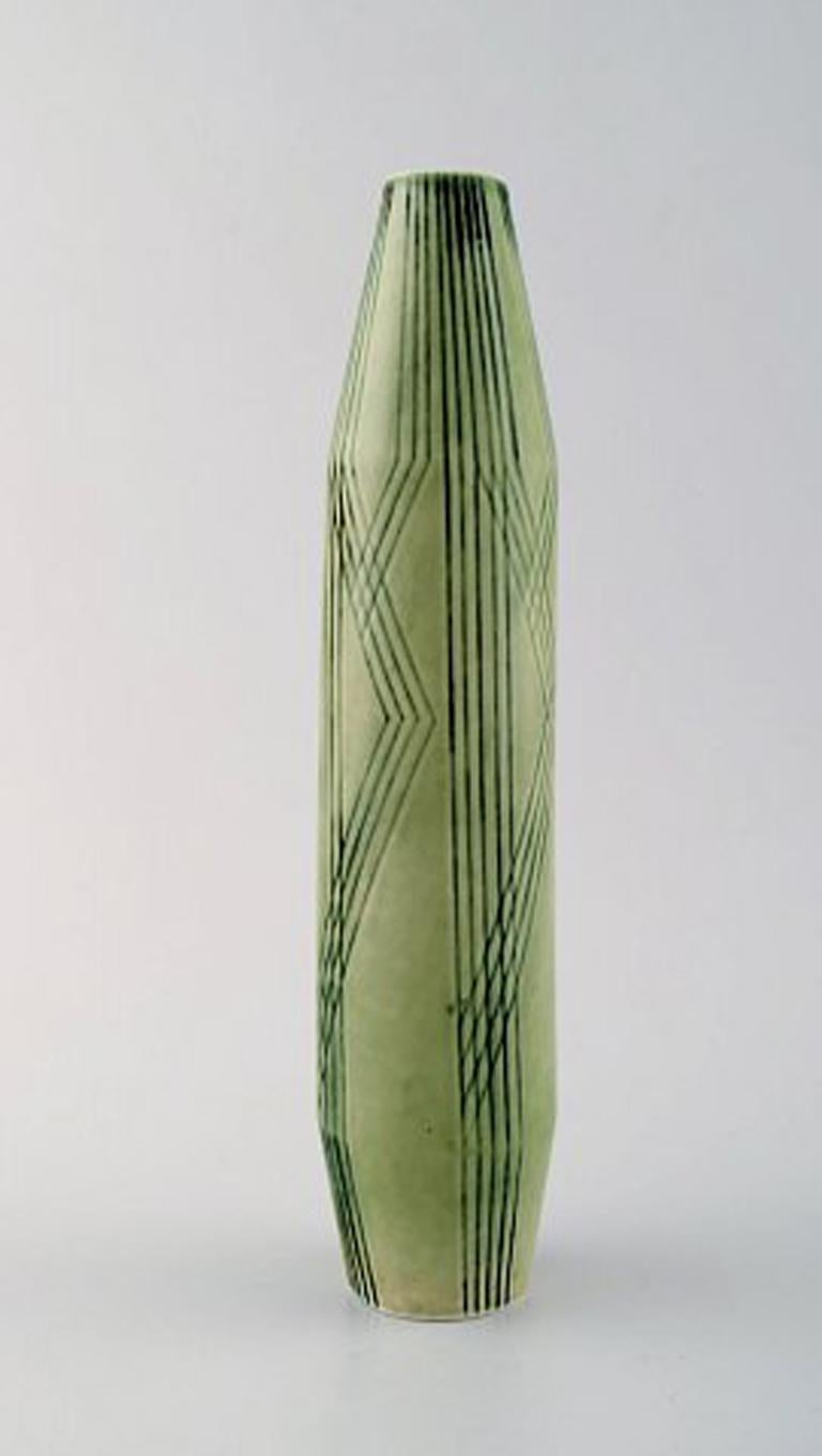 Carl-Harry Stalhane for Rorstrand / Rørstrand, ceramic vase.
Rare form.
Measures: 25 cm x 5.5 cm.
In perfect condition.