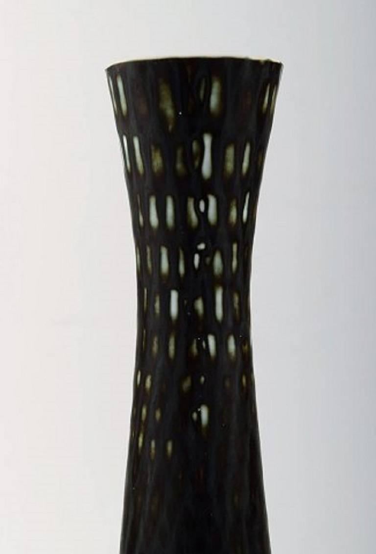 Carl-Harry Stålhane for Rorstrand/Rørstrand, large ceramic vase.
Glaze in green black shades.
Measures: 27 x 6.5 cm.
In perfect condition. 2nd. factory quality.