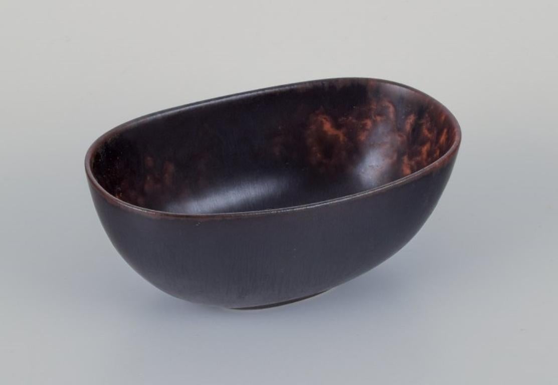 Carl Harry Stålhane for Rörstrand, small ceramic bowl in dark brown shades.
Mid-20th century.
Marked.
In excellent condition.
First factory quality.
Dimensions: L 11.2 cm x D 6.8 cm x H 4.8 cm.