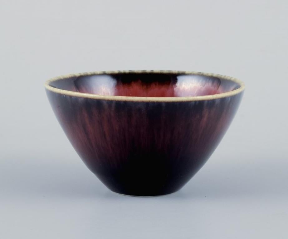 Carl-Harry Stålhane for Rörstrand, small ceramic bowl with glaze in shades of brown.
Mid-20th century.
In excellent condition.
Second factory quality.
Marked.
Dimensions: Diameter 8.5 cm x Height 4.8 cm.
