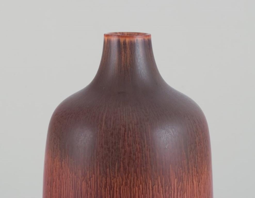 Scandinave moderne Carl-Harry Stålhane pour Rörstrand, Suède.  Grand vase à glaçure en fourrure de harnais. en vente