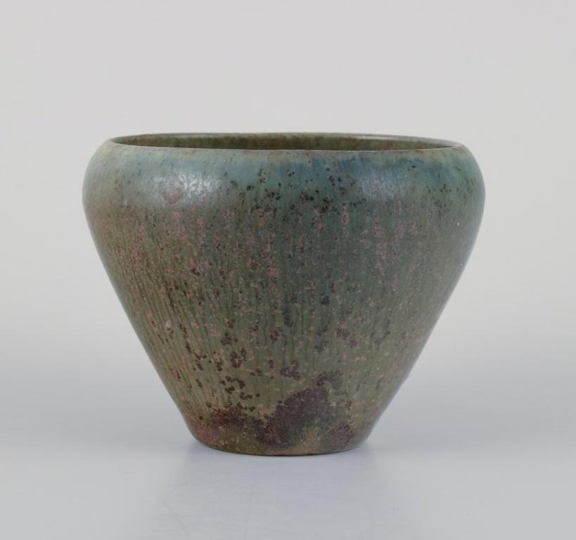 Carl Harry Stålhane for Rörstrand, Sweden.
Miniature ceramic bowl with glaze in green-blue shades.
Mid-20th century.
In perfect condition.
Marked.
Second factory sorting.
Dimensions: H 5.5 cm x D 6.8 cm.