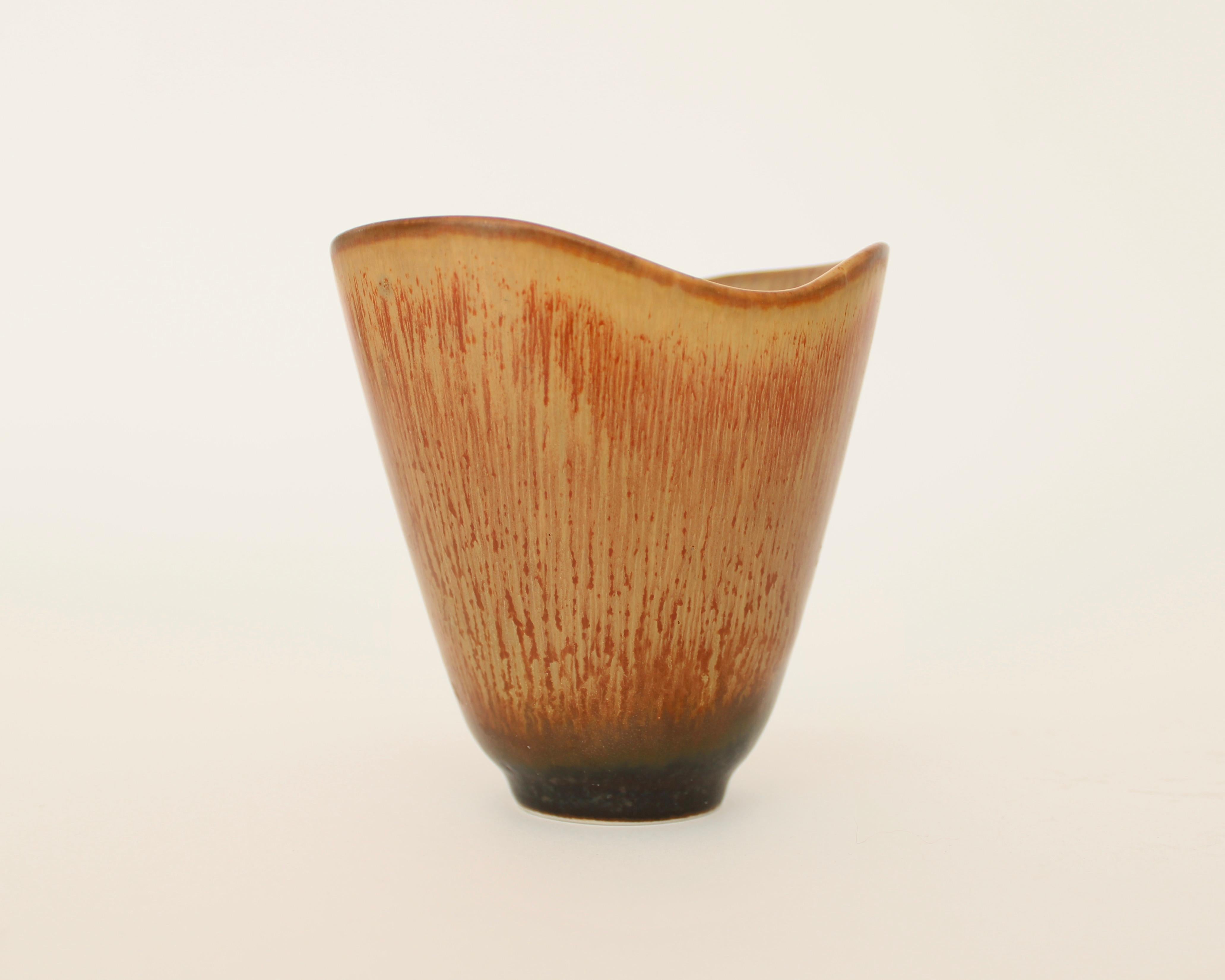 Carl-Harry Stålhane for Rörstrand Swedish Ochre Brown Ceramic Vase, circa 1950  1