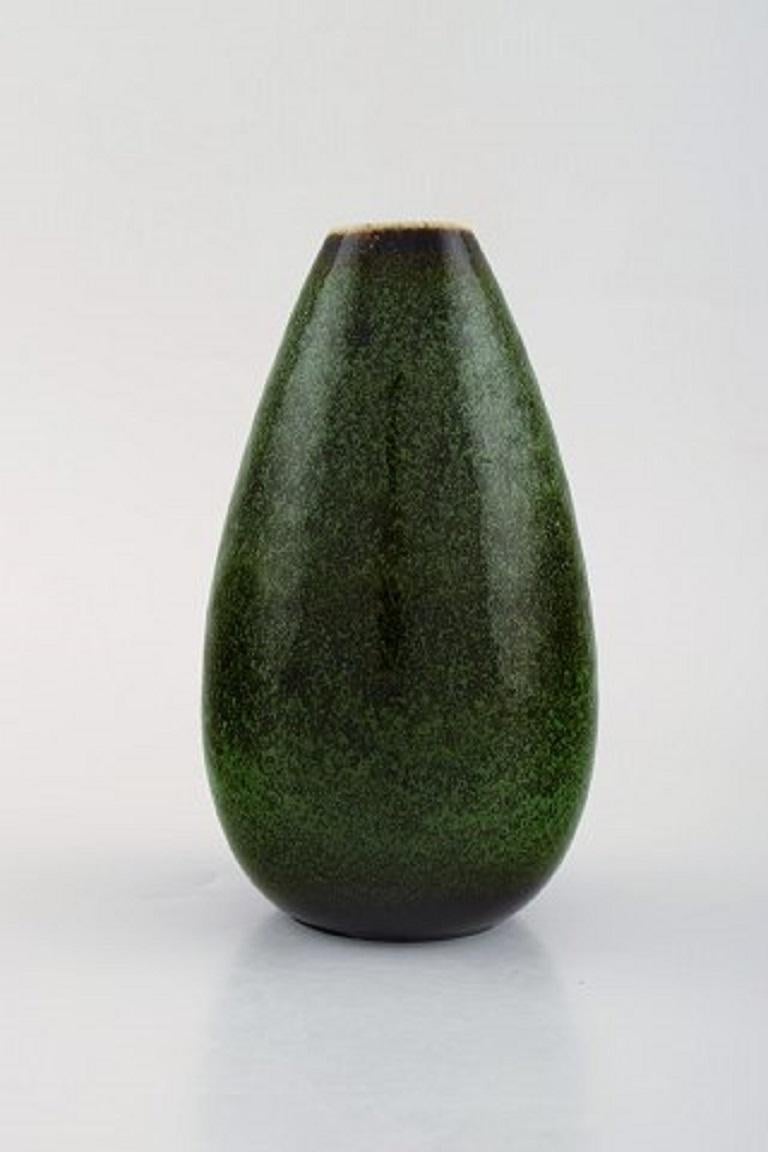 Carl-Harry Stålhane for Rörstrand. Vase in glazed stoneware. Beautiful glaze in bright green shades, 1960s.
In very good condition. 1st factory quality.
Stamped.
Measures: 16 x 9 cm.