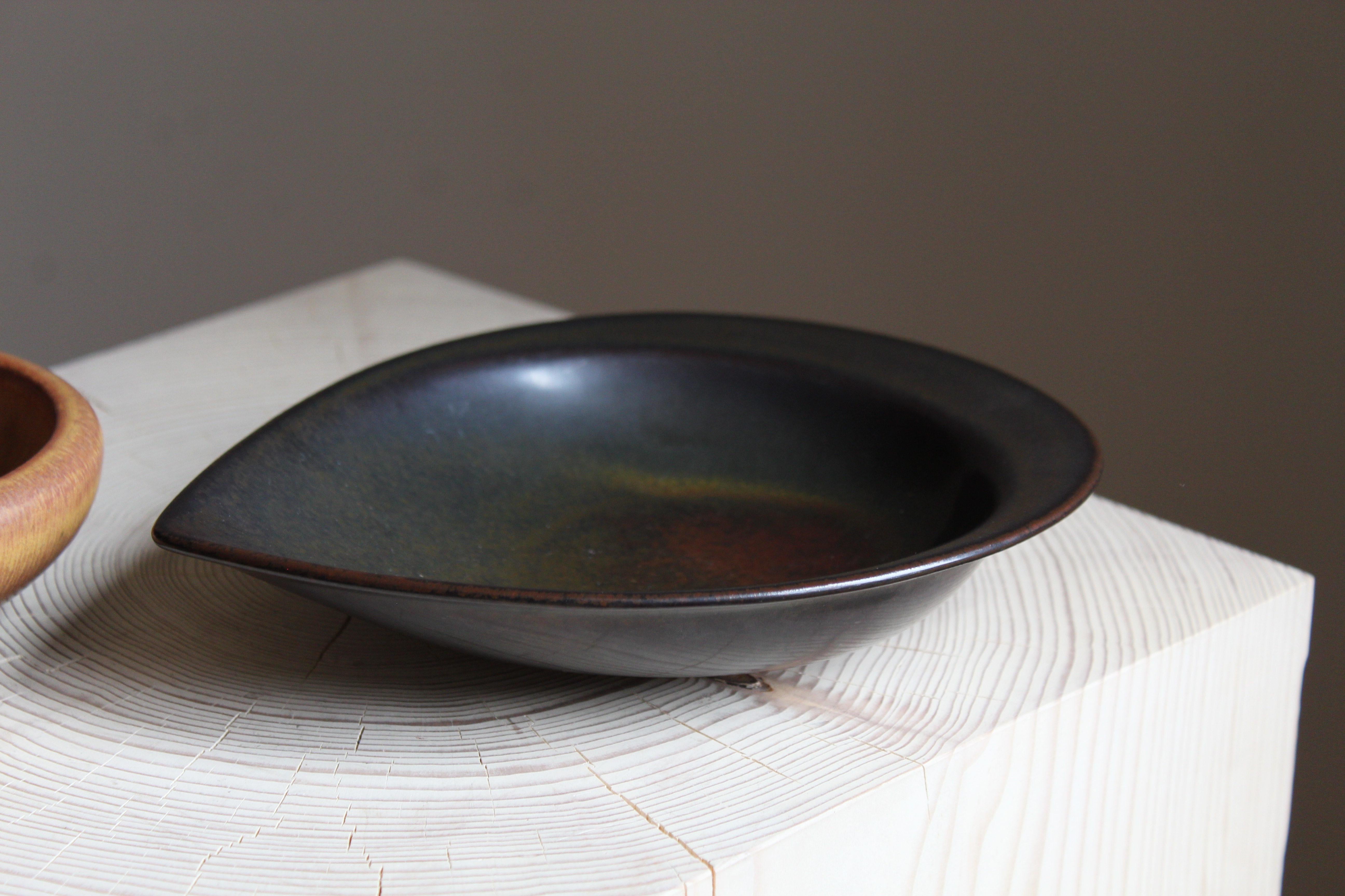 Swedish Carl-Harry Stålhane & Gertrud Lönegren, small bowls, Stoneware, Rörstrand, 1950s