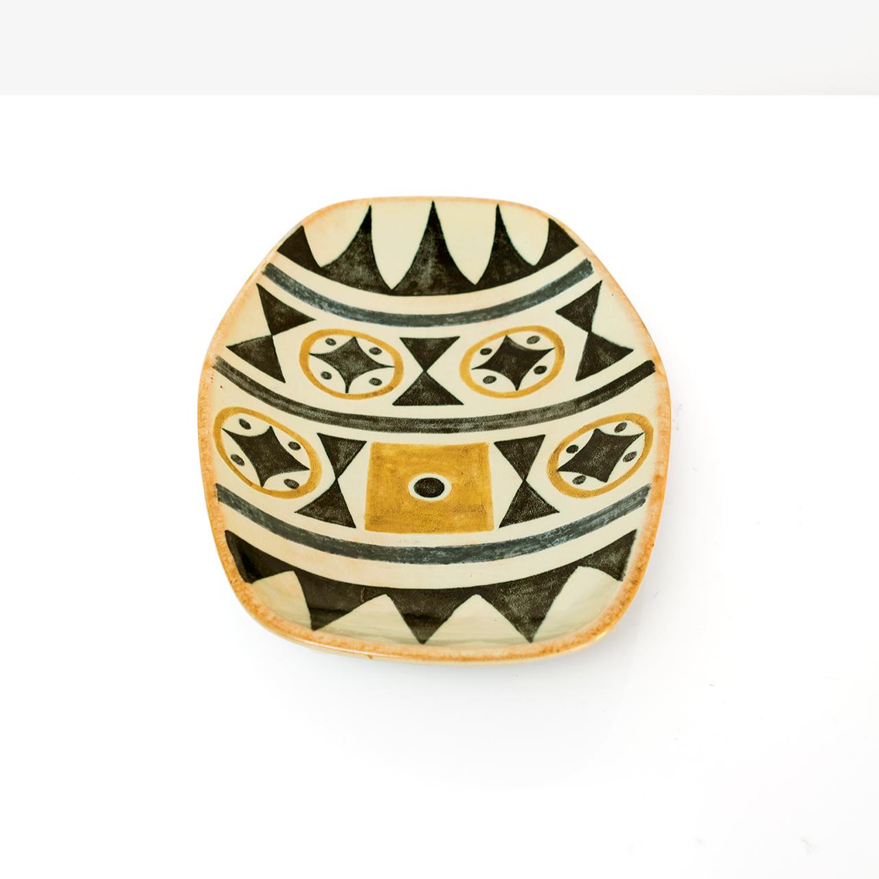 A Scandinavian Modern ceramic dish with hand decorated geometric patterns. This dish is from a collaboration series by Carl Harry Stålhane and Aune Laukkanen for Rörstrand, circa 1950s. 

Measures: Length 14.75“, width 9.25“, height 2“.