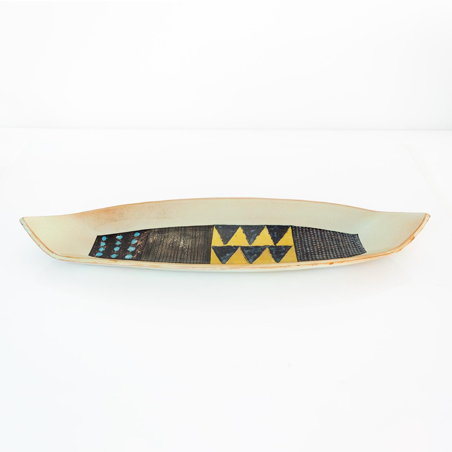 A large Scandinavian Modern “Torro” ceramic dish hand decorated with patterns of blue, black and yellow. This dish comes from a collaboration series by Carl Harry Stålhane and Aune Laukkanen for Rörstrand, circa 1950s. 

Measure: Length 24.25”,