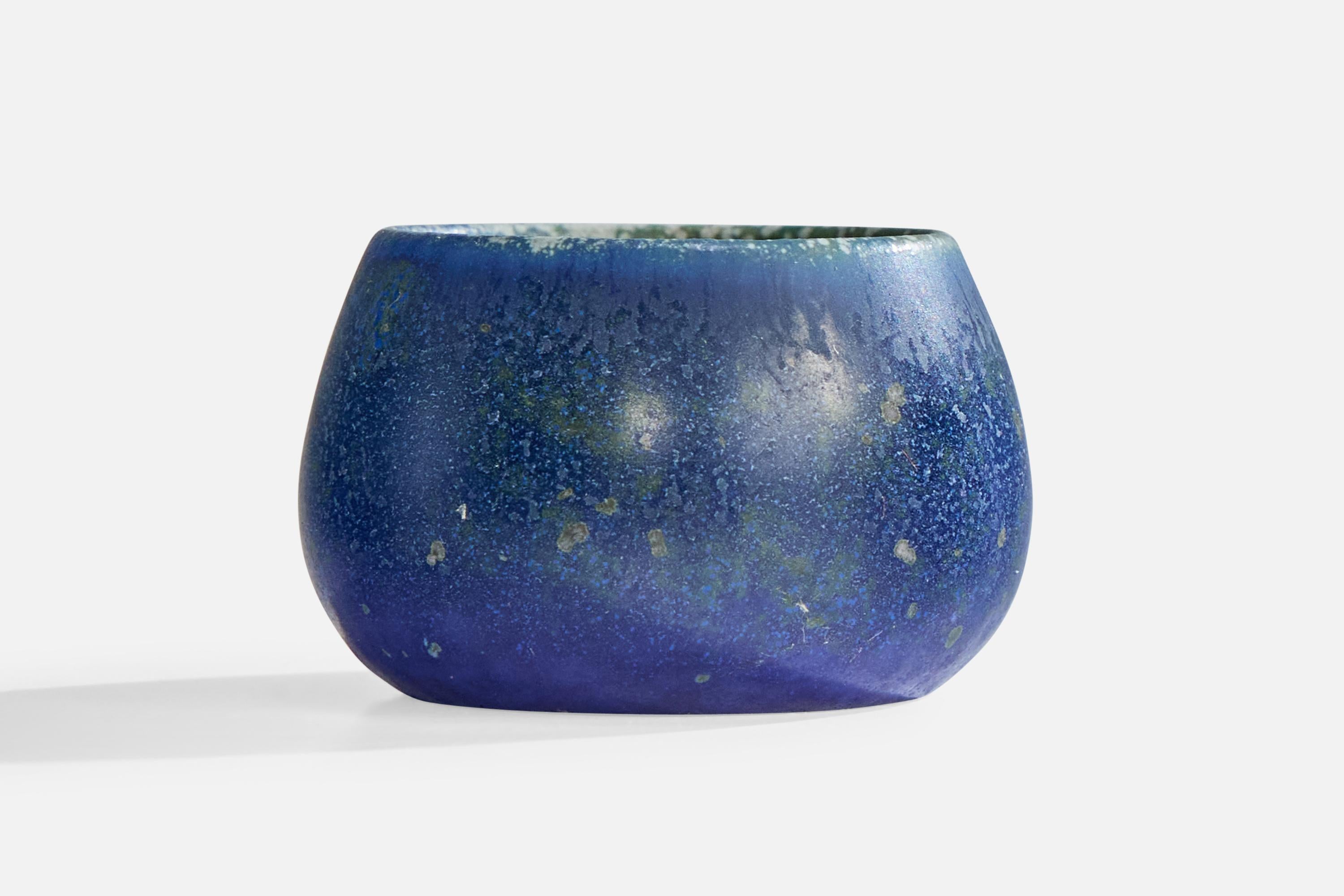 Carl-Harry Stålhane, Miniature Bowl, Stoneware, Sweden, 1950s In Good Condition For Sale In High Point, NC