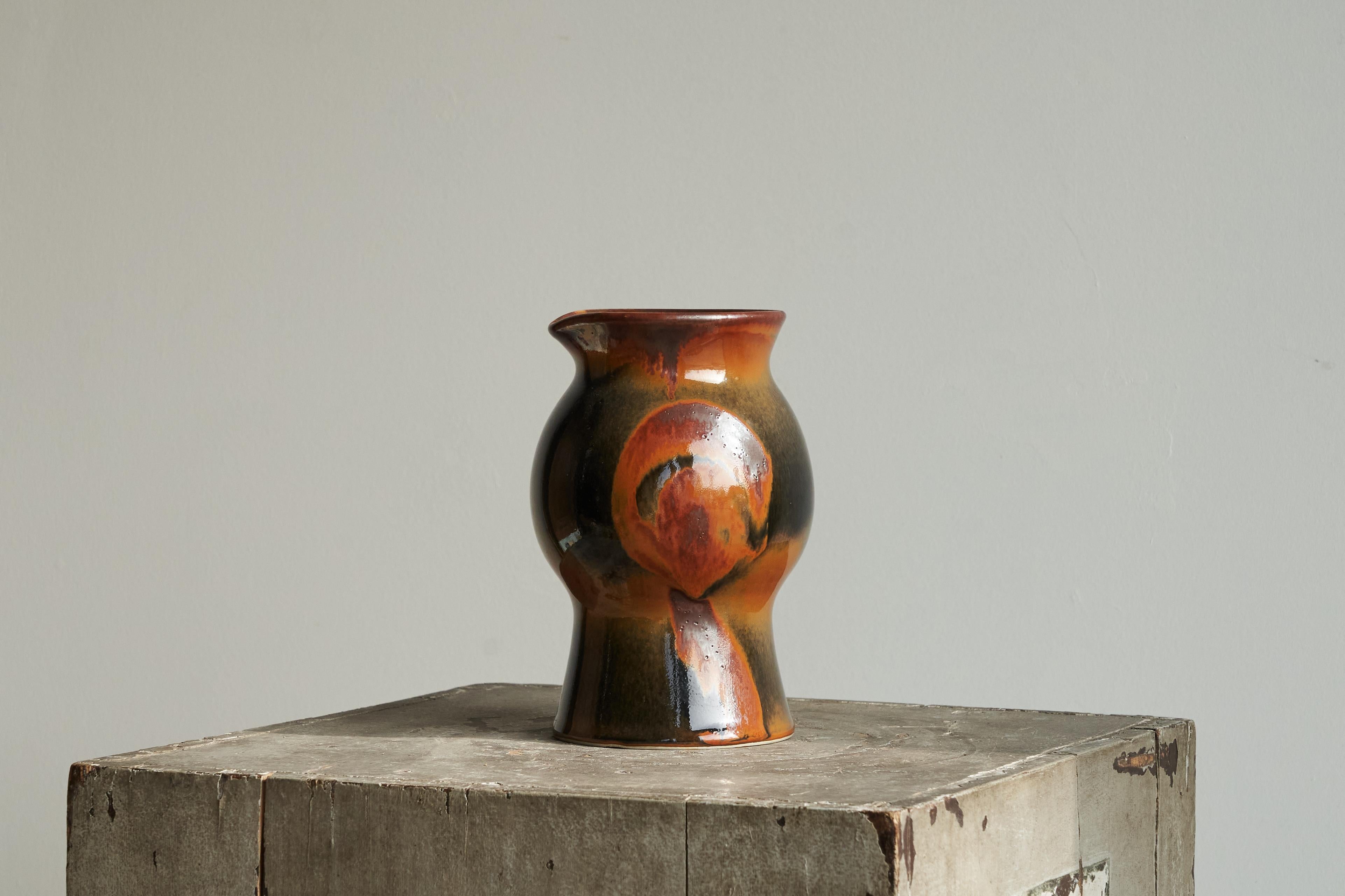 Carl-Harry Stålhane Vase unique signé à la main pour Rörstrand, Suède, 1967.

Rare vase unique de Carl-Harry Stålhane.

Il s'agit d'une belle et colorée pièce d'art en poterie de studio unique signée à la main par Carl-Harry Stålhane (1920-1990), et