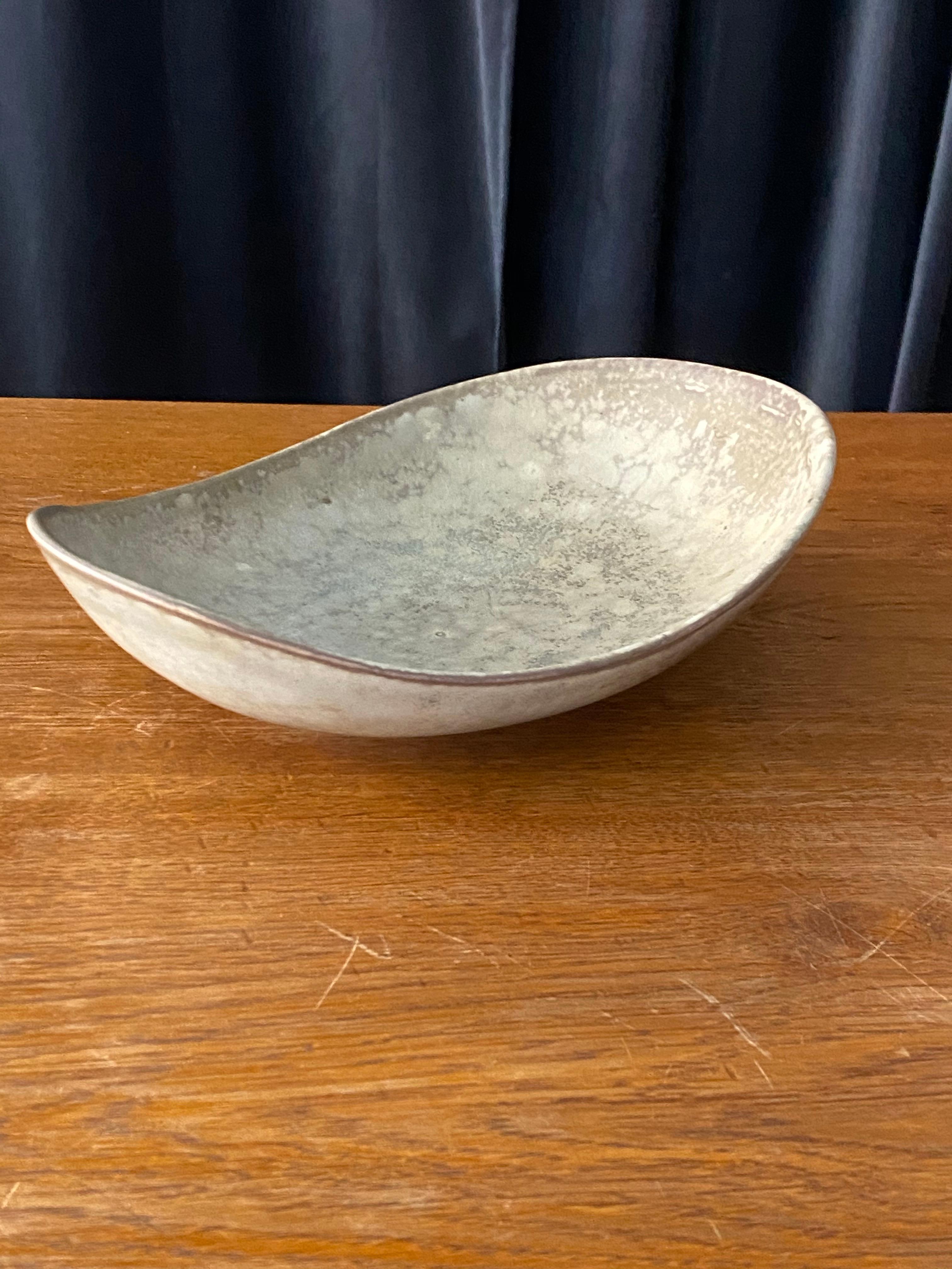 Mid-20th Century Carl-Harry Stålhane, Organic Bowl, Light Grey Glazed Stoneware Rörstand, 1950s