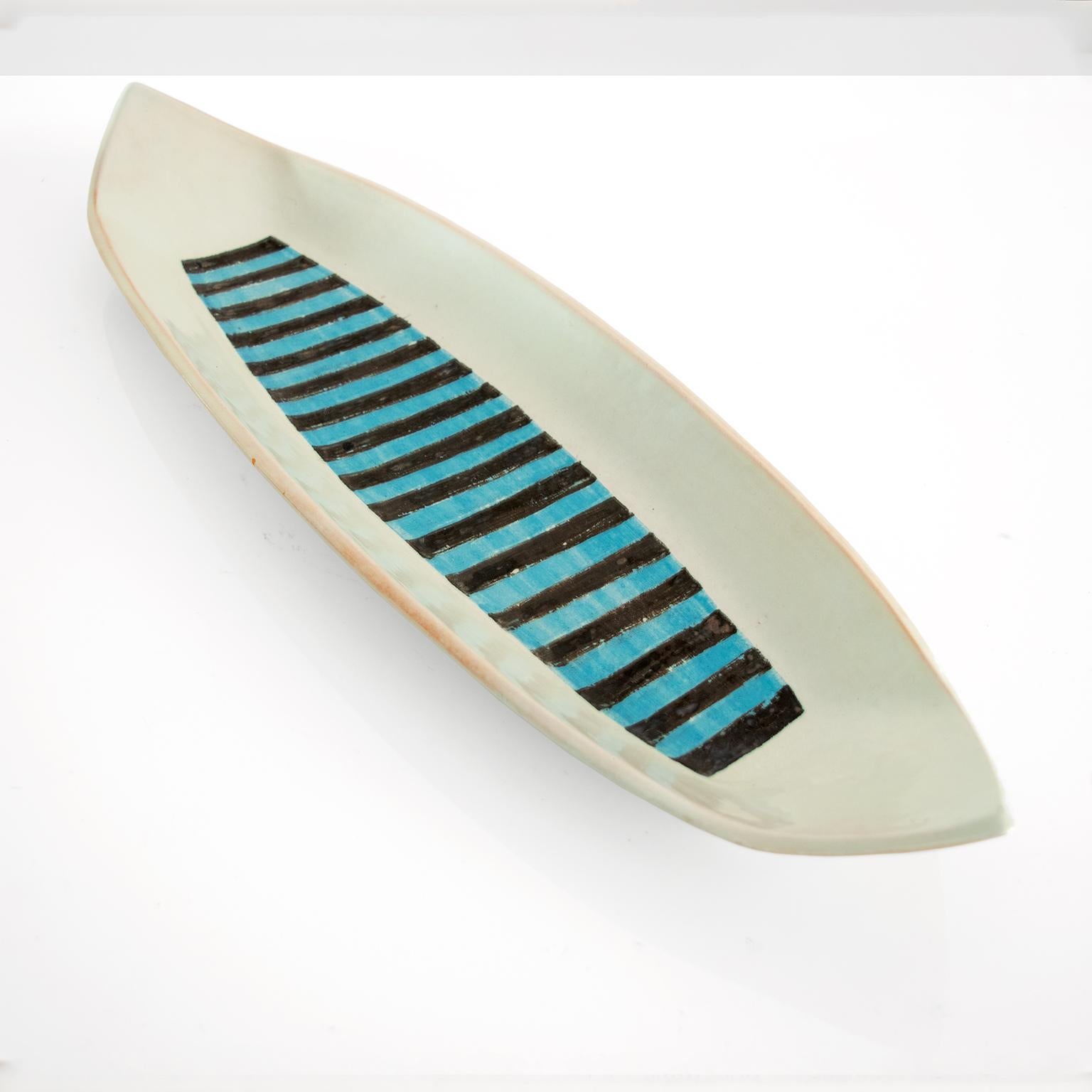 A large Scandinavian Modern “Torro” ceramic dish hand decorated with a blue and black pattern. This dishes are from a collaboration series by Carl Harry Stålhane and Aune Laukkanen for Rörstrand ca. 1950’s. 

Measures: length: 24.25“, width: