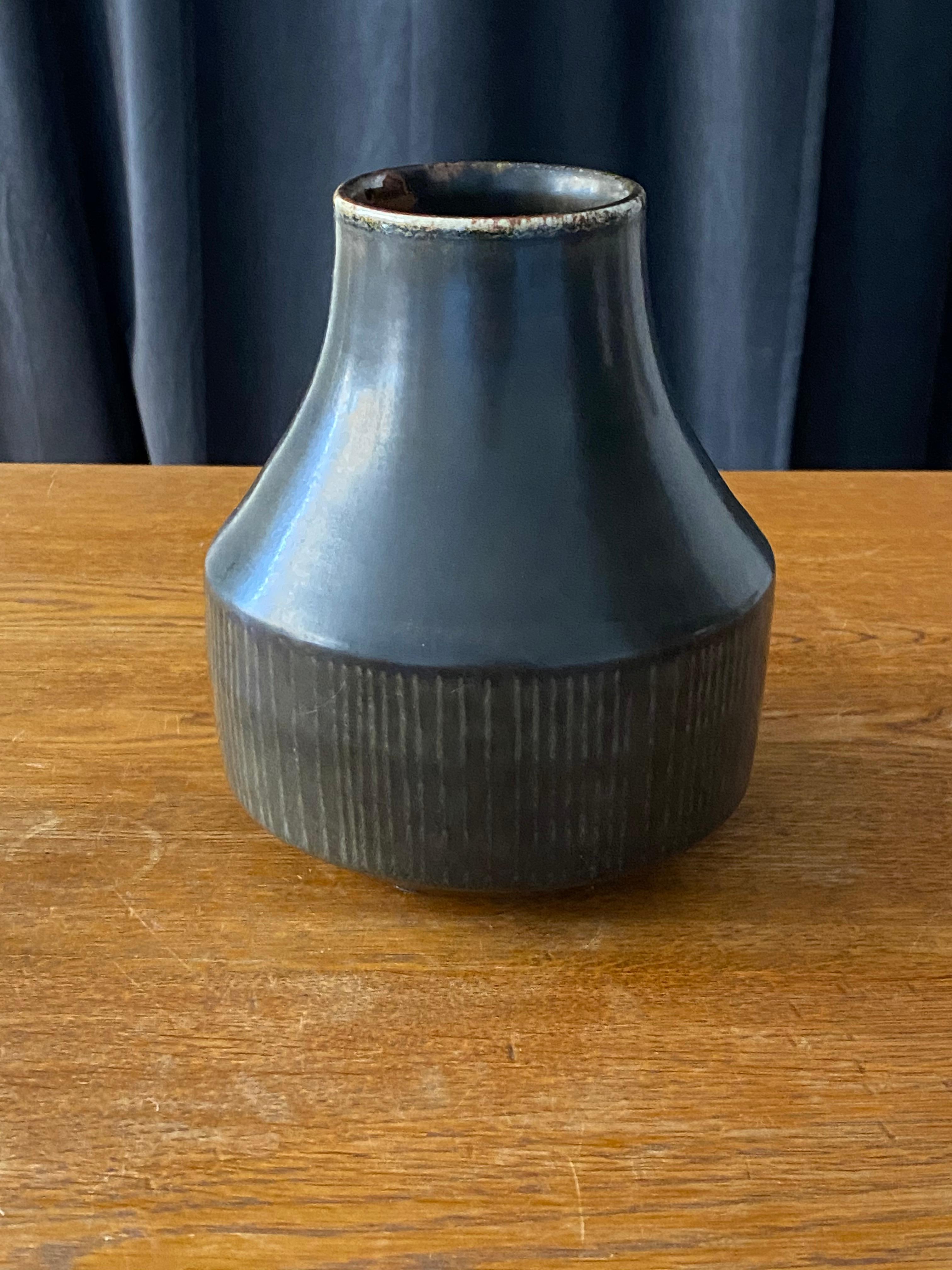 Mid-Century Modern Carl-Harry Stålhane, Rare Stoneware vase, Black Glaze, Rörstrand, 1960s