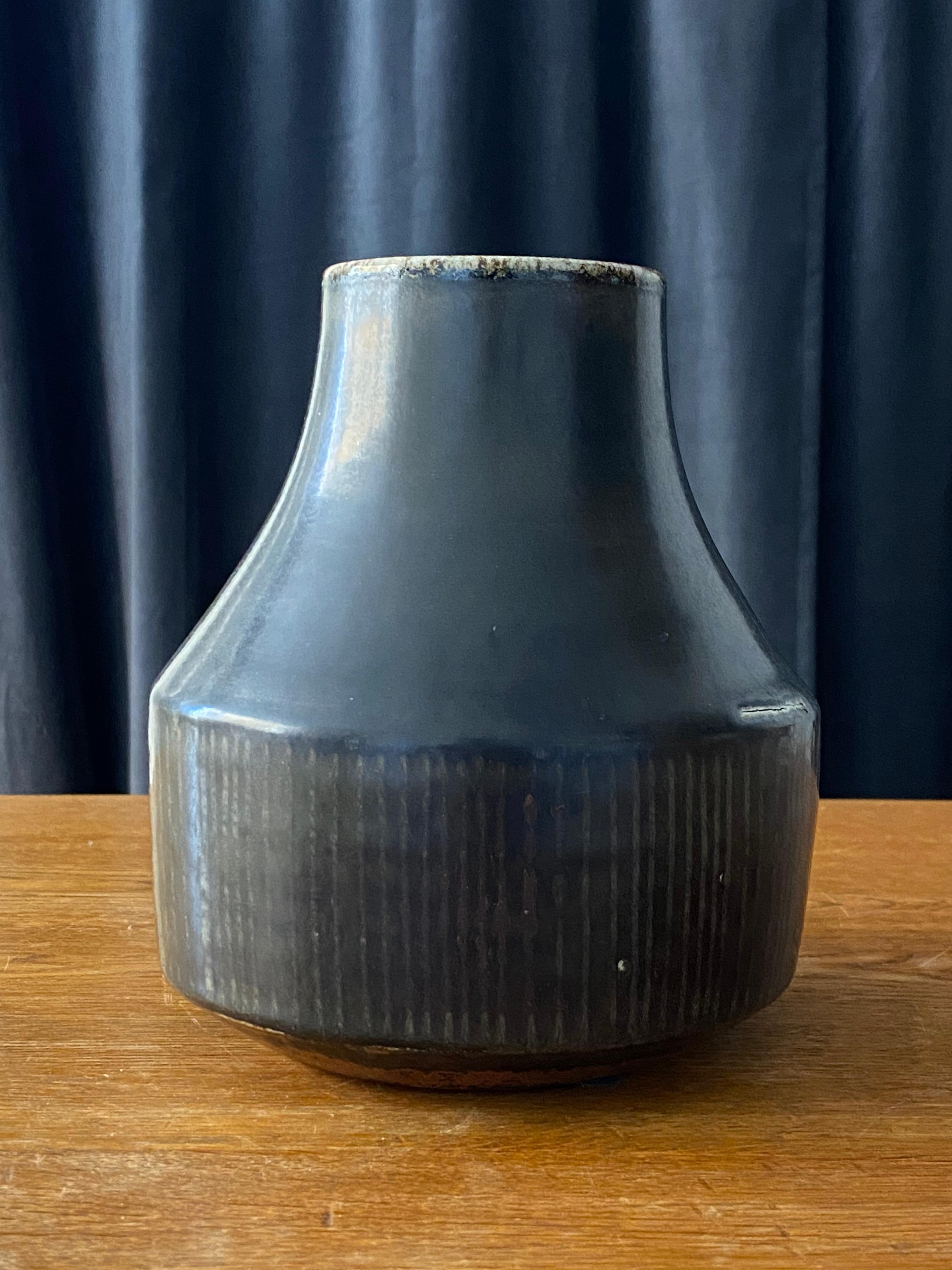 Carl-Harry Stålhane, Rare Stoneware vase, Black Glaze, Rörstrand, 1960s In Good Condition In High Point, NC