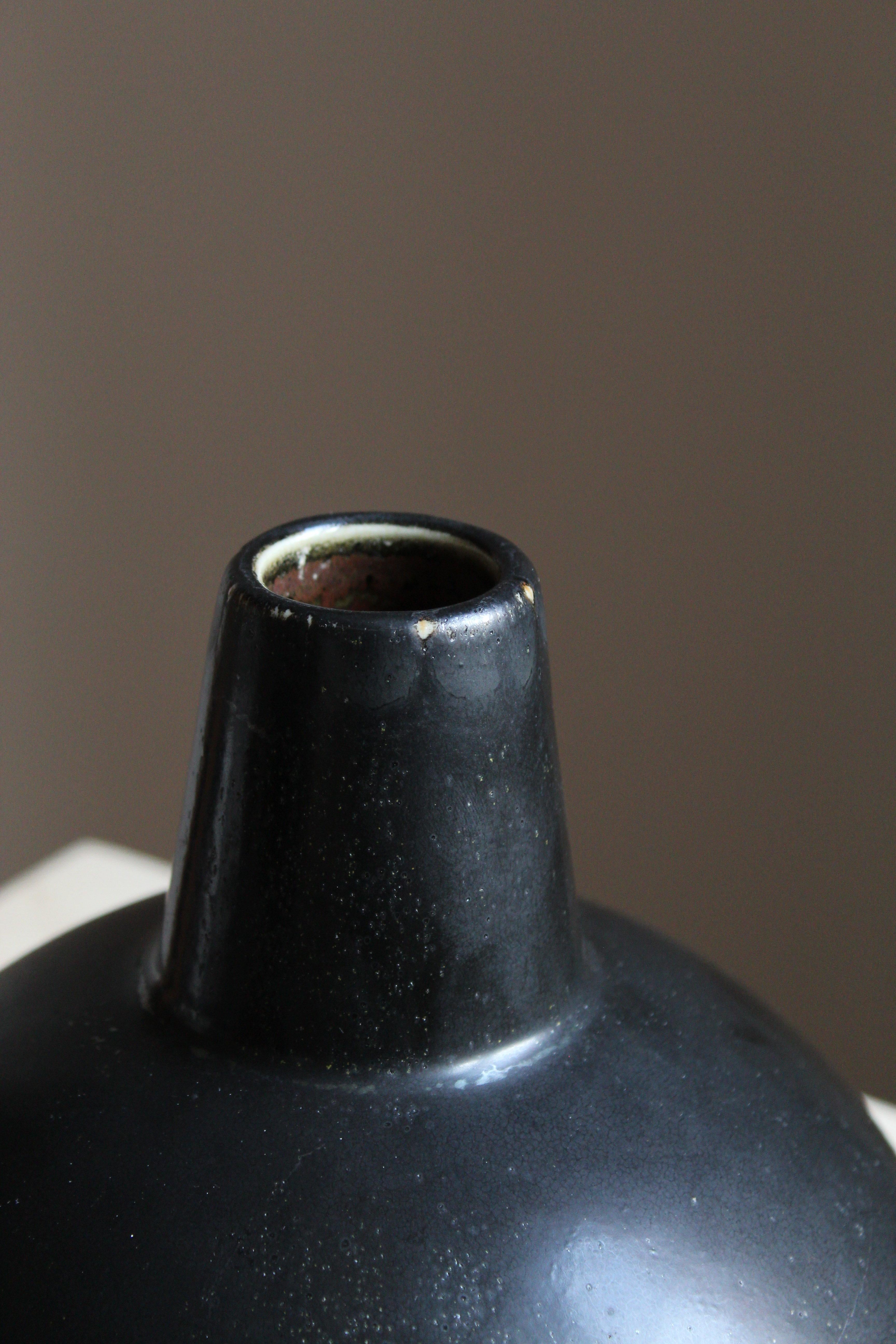 Mid-Century Modern Carl-Harry Stålhane, Rare Vase, Black Glazed Stoneware, Rörstrand, 1960s