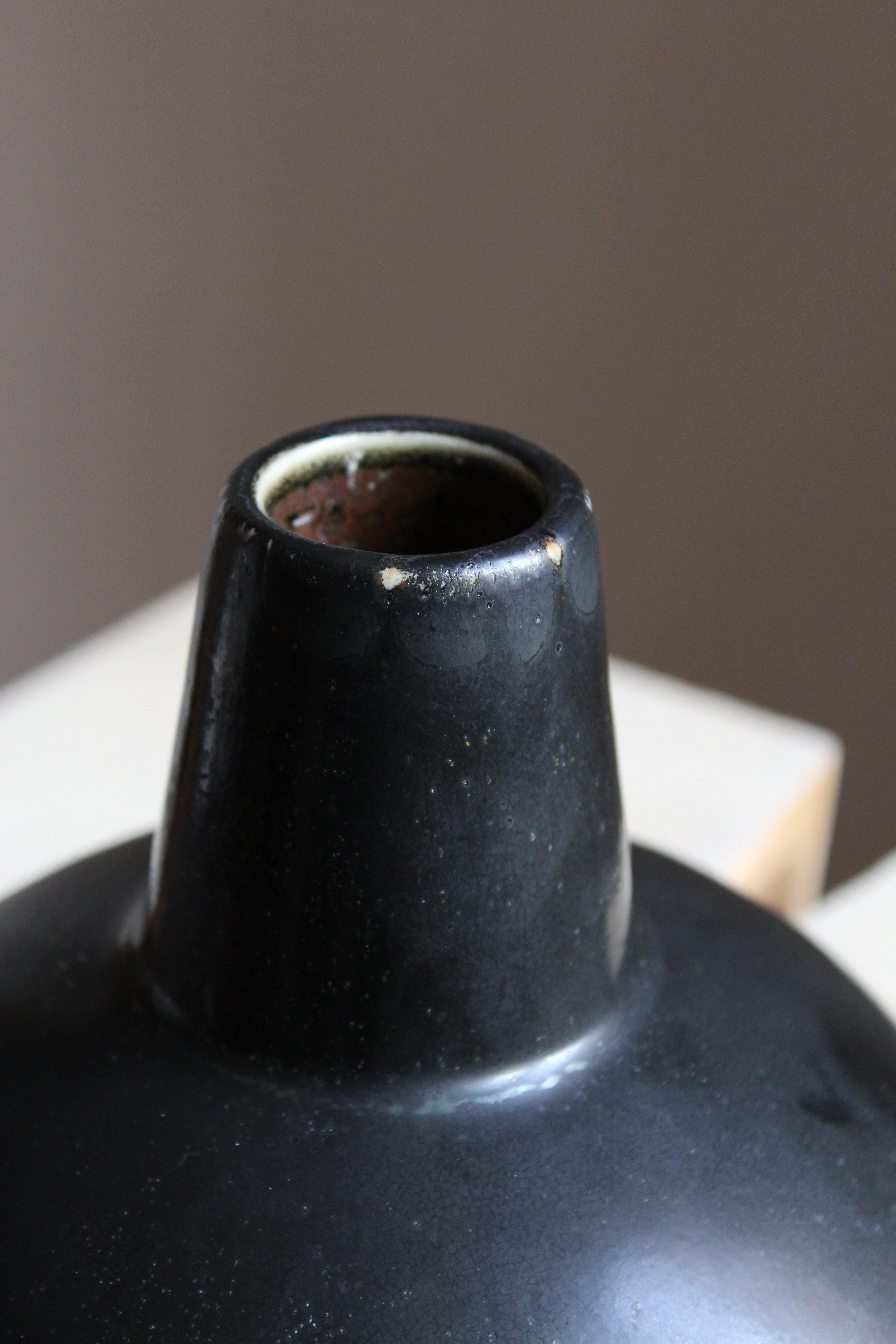 Carl-Harry Stålhane, Rare Vase, Black Glazed Stoneware, Rörstrand, 1960s In Good Condition In High Point, NC